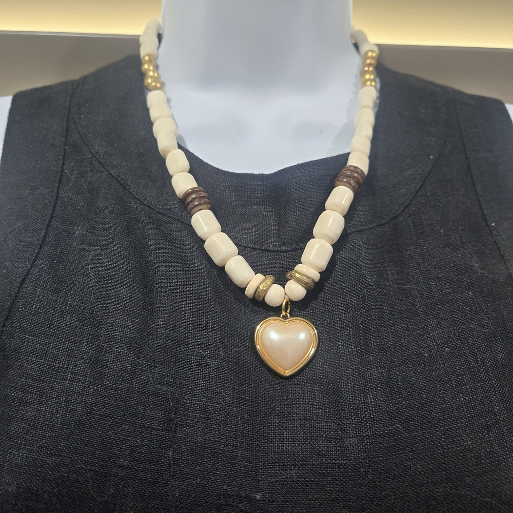 Elegant Cream and Gold Heart Pendant Necklace